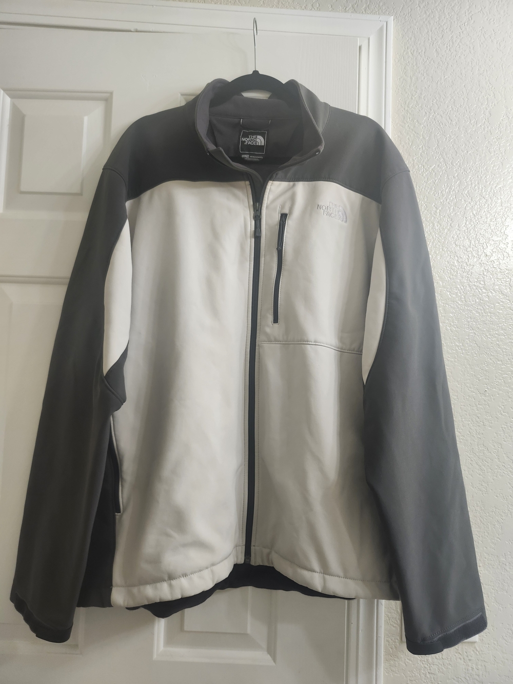The North Face Men’s Two-Tone Softshell Jacket - Gray & White